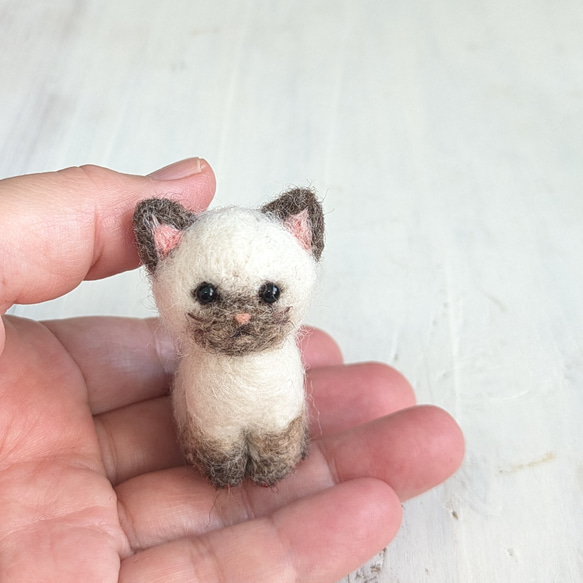 □受注制作 羊毛フェルトの小さな子猫(ポイント猫) 猫グッズ 猫雑貨