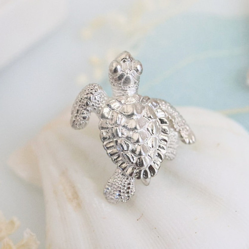 BabyHonu（赤ちゃんウミガメ）の片耳ピアス『Silver』 【受注