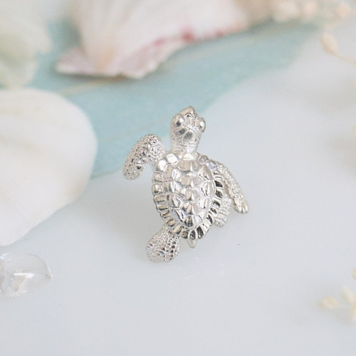 BabyHonu（赤ちゃんウミガメ）の片耳ピアス『Silver』 【受注
