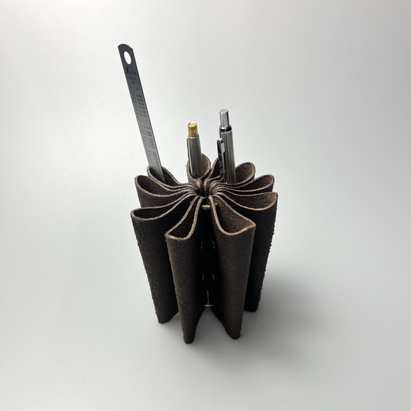 革のペンスタンド 4枚目の画像