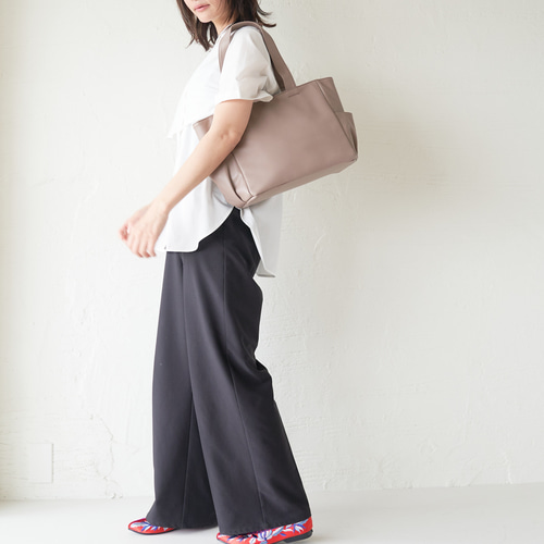 モコアズ　バッグ　グレージュ 楽天市場】【SALE／30%OFF】ロゴプレートトート MONO COMME CA