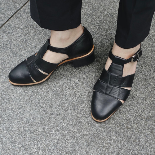 SALE】素足でもソックスでも履ける！レディース グルカサンダル