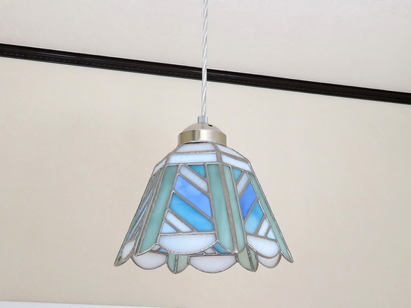 Lサイズ・淡いブルーの斜めストライプ（ステンドグラスペンダント