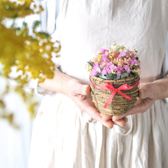 母の日フラワー【特集掲載】pure feminine mini flower basket　ギフトドライフラワー　母の日 2枚目の画像