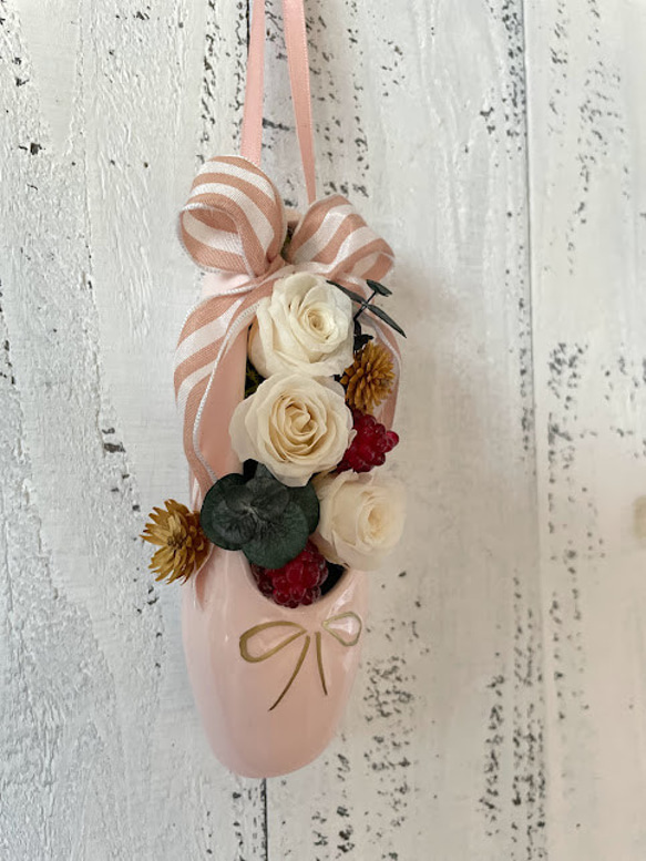 薔薇のバレエシューズのｱﾚﾝｼﾞﾒﾝﾄ・・母の日の贈物に、新築祝いなど各種お祝い事フラワーギフトに 10枚目の画像