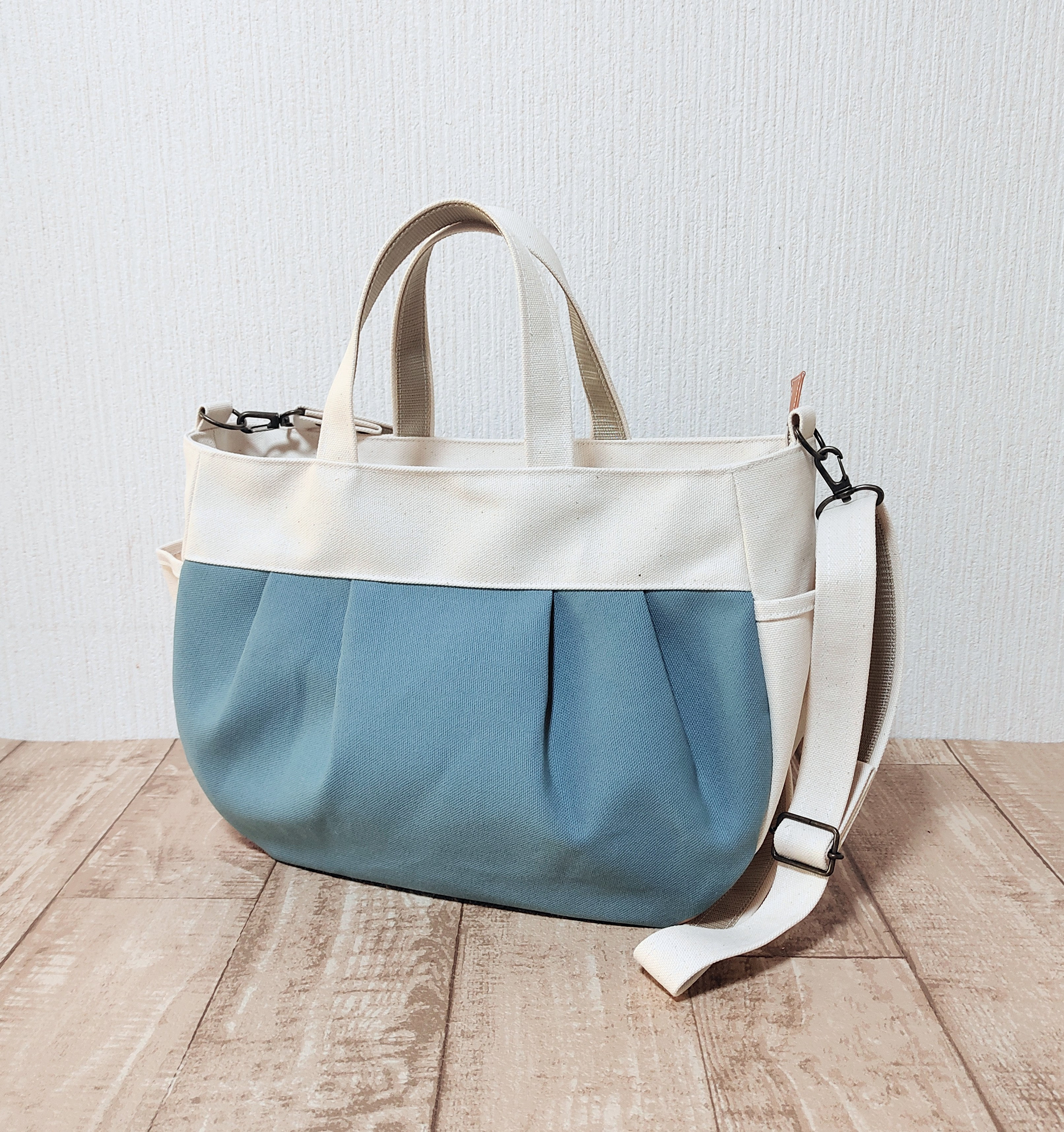 帆布のぷっくり２wayショルダーバッグファスナー開閉 L（キナリ×ブルーグレー）