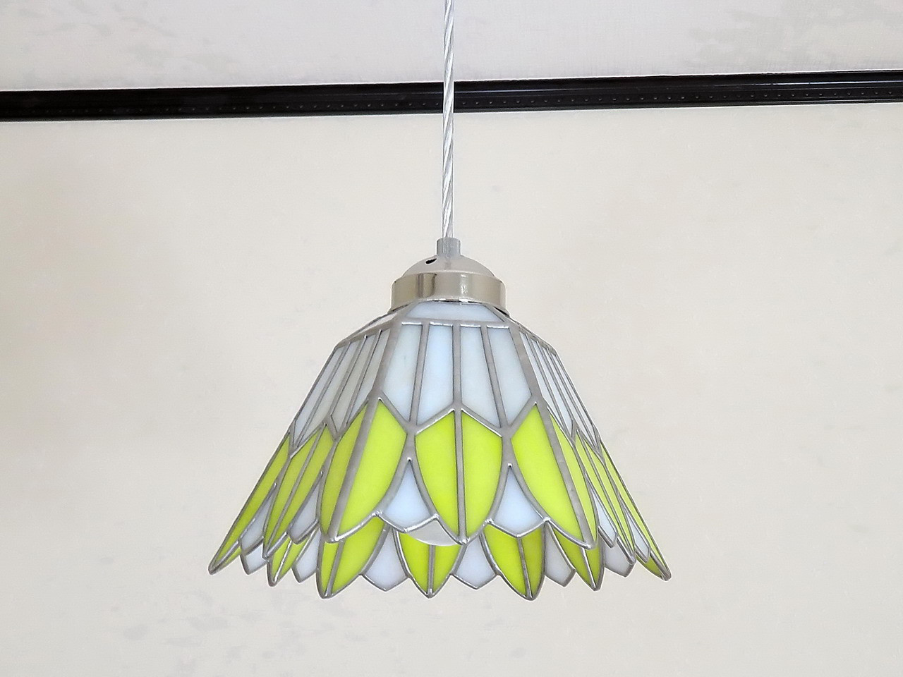 Creema限定・サンフラワーのイエロー（ステンドグラスペンダントライト）ガラス照明・Lサイズ（コードの長さ選択可））