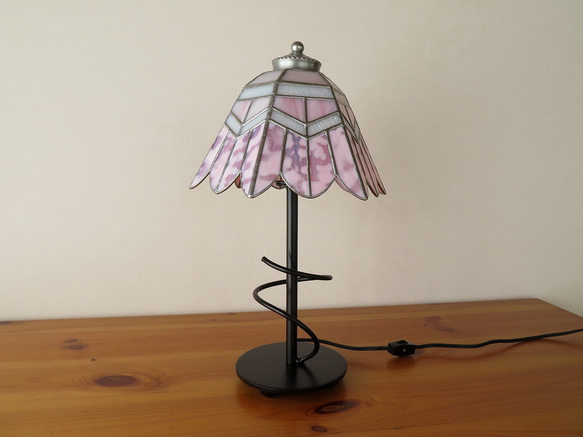 ピンクのお花（ステンドグラスランプ）テーブルランプ・ガラス照明 Lサイズ 3枚目の画像