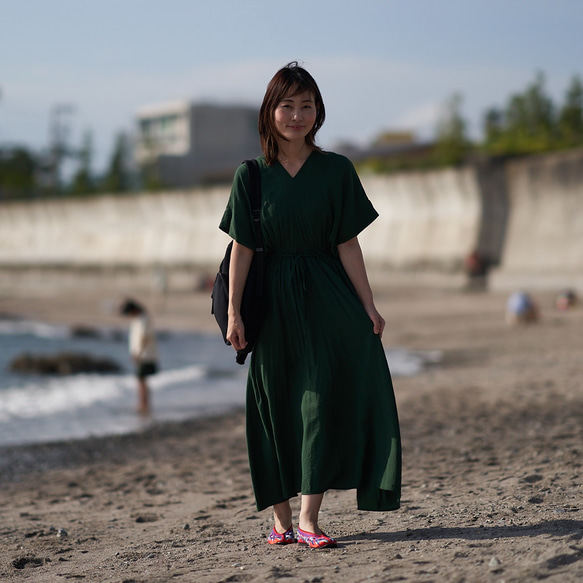 Morino Gakko 短袖 V 領長洋裝 (皺褶深綠色) 第15張的照片
