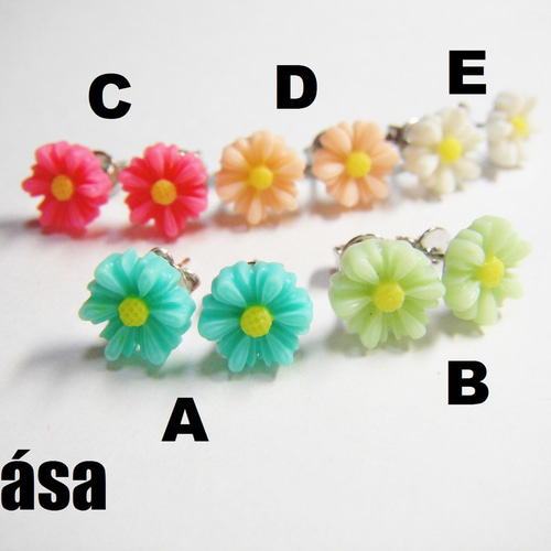 パステルカラー*小さなお花のピアス ピアス（スタッド・一粒） krása 