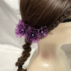 お花のヘアアクセサリー　５輪　～赤紫～ ディップアート 3枚目の画像