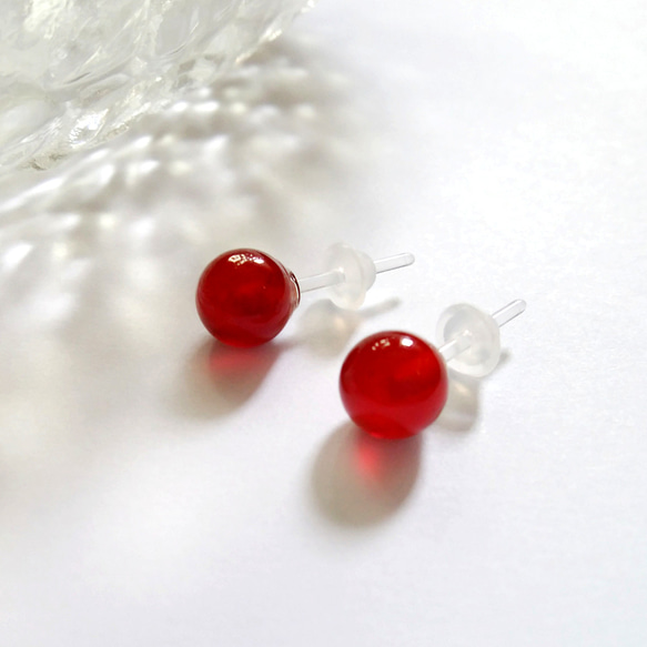 天然石 丸玉6mm レッドアゲート（赤めのう）の樹脂ポストピアス（金属