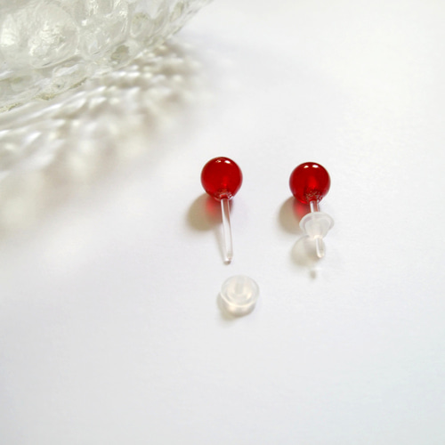 天然石 丸玉6mm レッドアゲート（赤めのう）の樹脂ポストピアス（金属