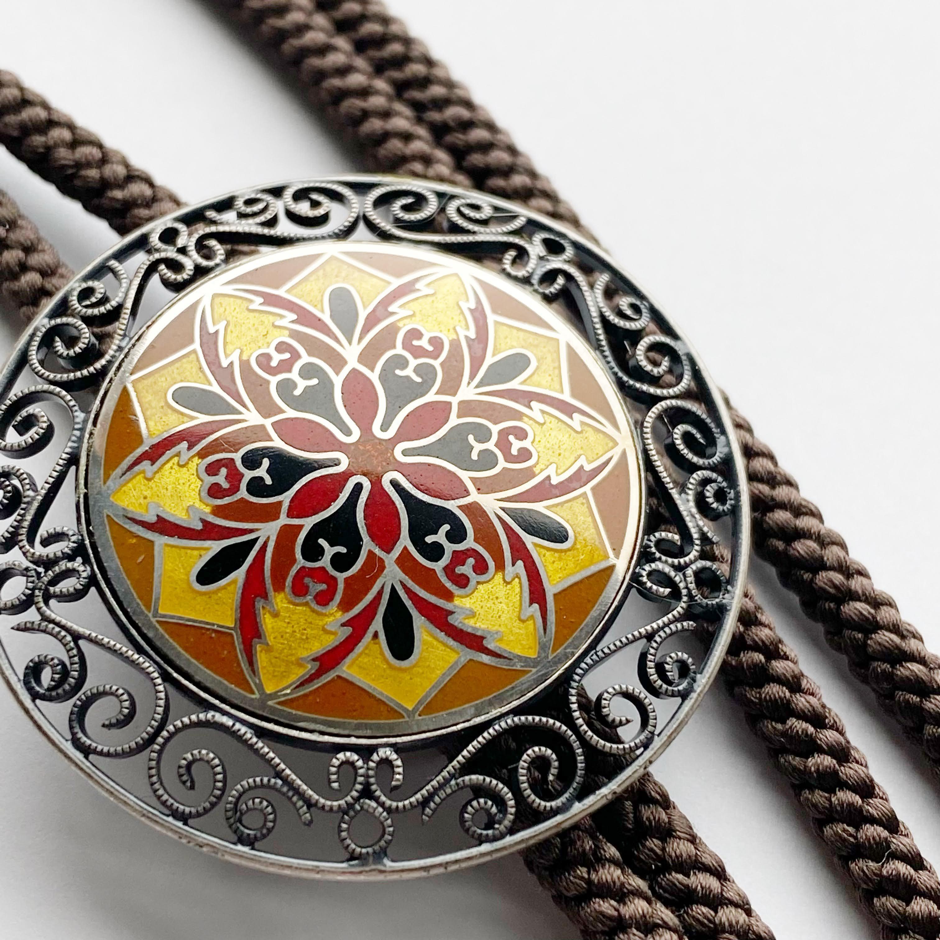 十二稜鏡 黄丹 七宝焼ループタイ（ボータイ） 純銀メタル七宝 シルバー金具・シルク紐使用