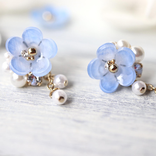 ネモフィラひと粒＊ピアス／イヤリング （アイスブルー、水色） ピアス