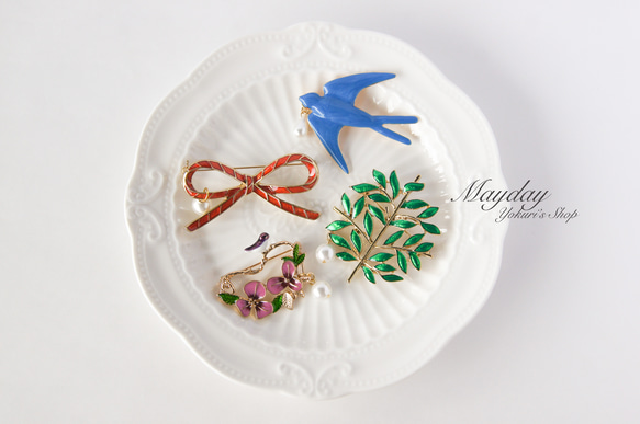 『優雅なブローチシリーズ　鳥とお花のブローチ』 8枚目の画像
