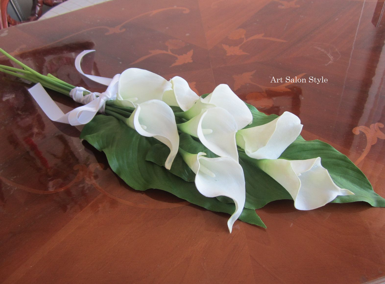 【ウェディングブーケ】白カラーの上品クラッチブーケ