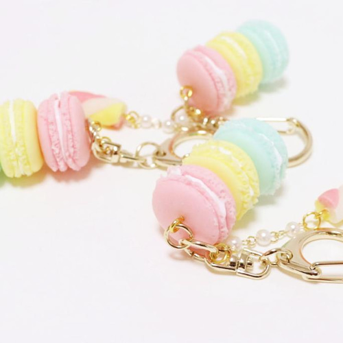 エンジェルカラー三段マカロン♡キーホルダー フェイクスイーツ