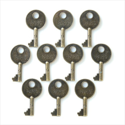古董吊飾 10 件★鑰匙 PARIS 913★Kinkobi 孔零件金屬吊飾 (cs28) 第1張的照片