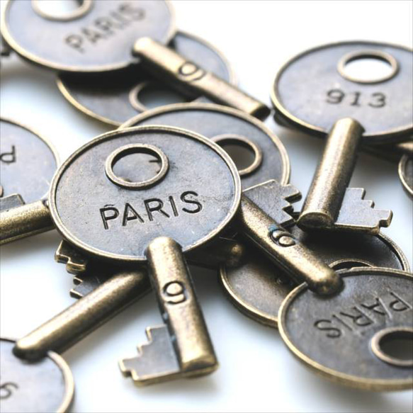 古董吊飾 10 件★鑰匙 PARIS 913★Kinkobi 孔零件金屬吊飾 (cs28) 第3張的照片