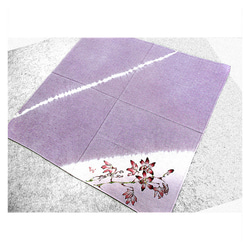 綿ハンカチ（絞り染）（ラン）（赤紫色濃淡に白色） 3枚目の画像