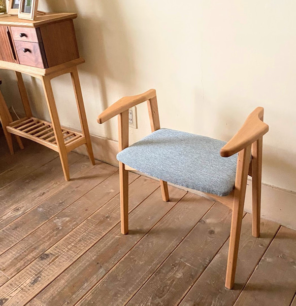 ナチュラルウッドアーム付きスツール Amazon.co.jp: 【カリモク正規品】 アーム付 スツール ピュア