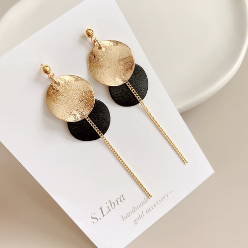 黒black*goldブラックゴールドラウンドメタルロングチェーンイヤリング