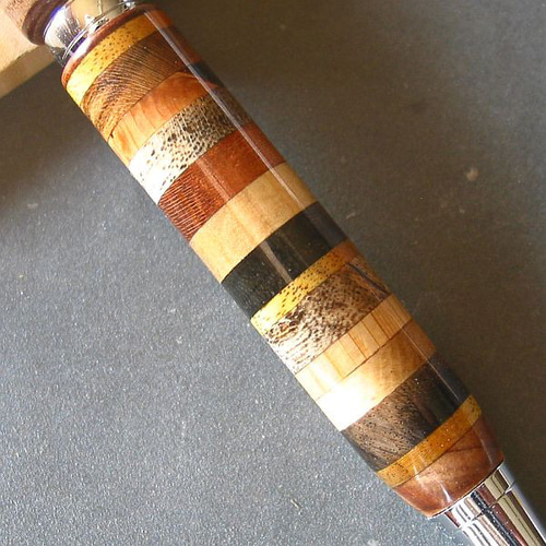 自然の芸術を手にする【寄木】木軸ボールペン 自然の木材の色や木目が