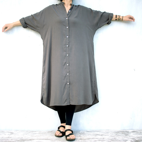 レーヨンスタンドカラーシャツワンピース（カーキグレー） ワンピース