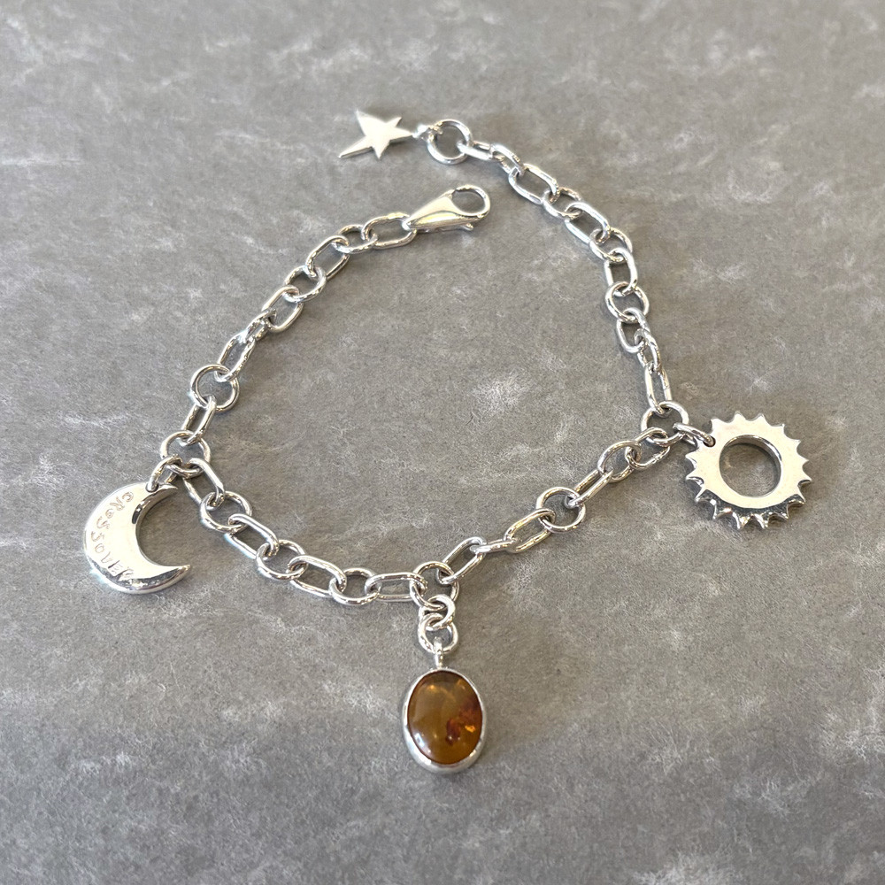 星・太陽・月を腕に巻きつけプラネタリウムをイメージしたシルバーブレスレット「PLANET BRACELET」
