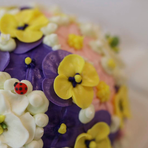 5号サイズ お花いっぱいののドーム型ケーキ（バタークリームケーキ
