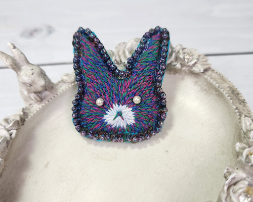 虹色うさぎ族 刺繍ブローチ ☆RGB ブローチ SaiZ 通販 7294985