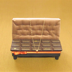 板チョコ＆ココアクッキー　ミニチュアソファ 2枚目の画像