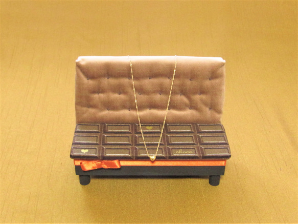 板チョコ＆ココアクッキー　ミニチュアソファ 2枚目の画像