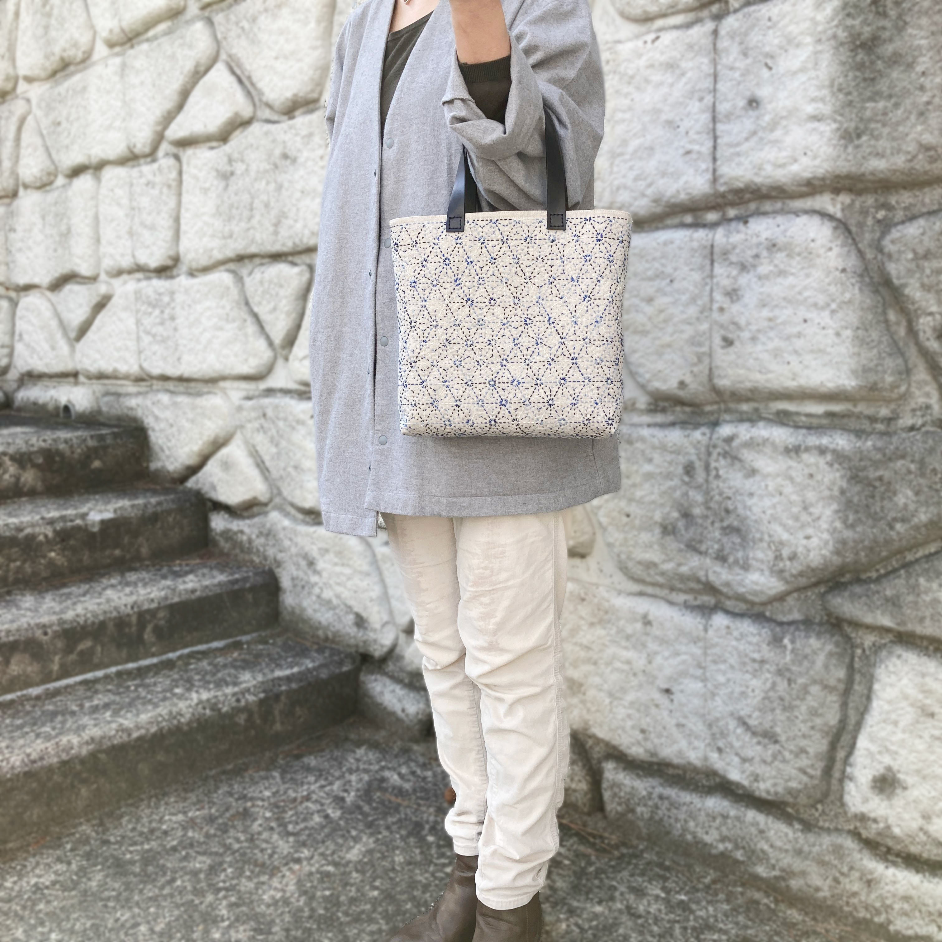 受注製作◆リネントートバッグ（小）【古典柄 麻の葉 紺色グラデーション】　刺し子・麻・本革