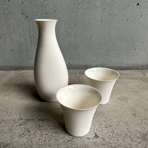 白磁薄作り一合徳利・お猪口2個セット おちょこ・ぐい呑み・徳利 SATO