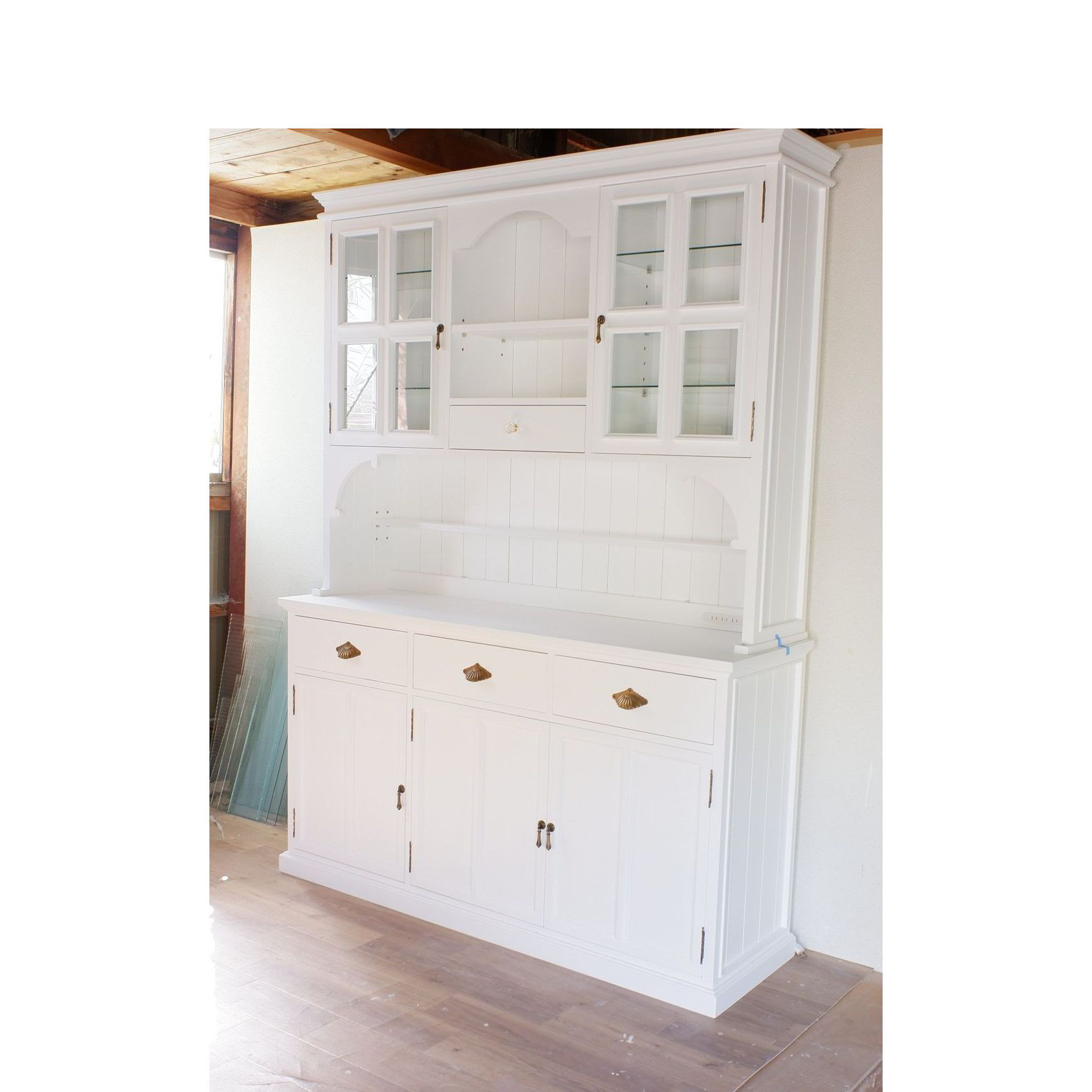 ミルキーホワイトのカップボード（ワイドタイプ）