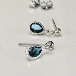 11月の誕生石　再入荷！〜シックブルーの雫〜 ロンドンブルートパーズのドロップカットピアス サージカルステンレス316L 4枚目の画像