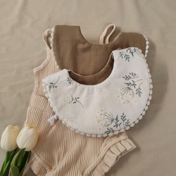 lehtiä　lace flower bib スタイ 3枚目の画像