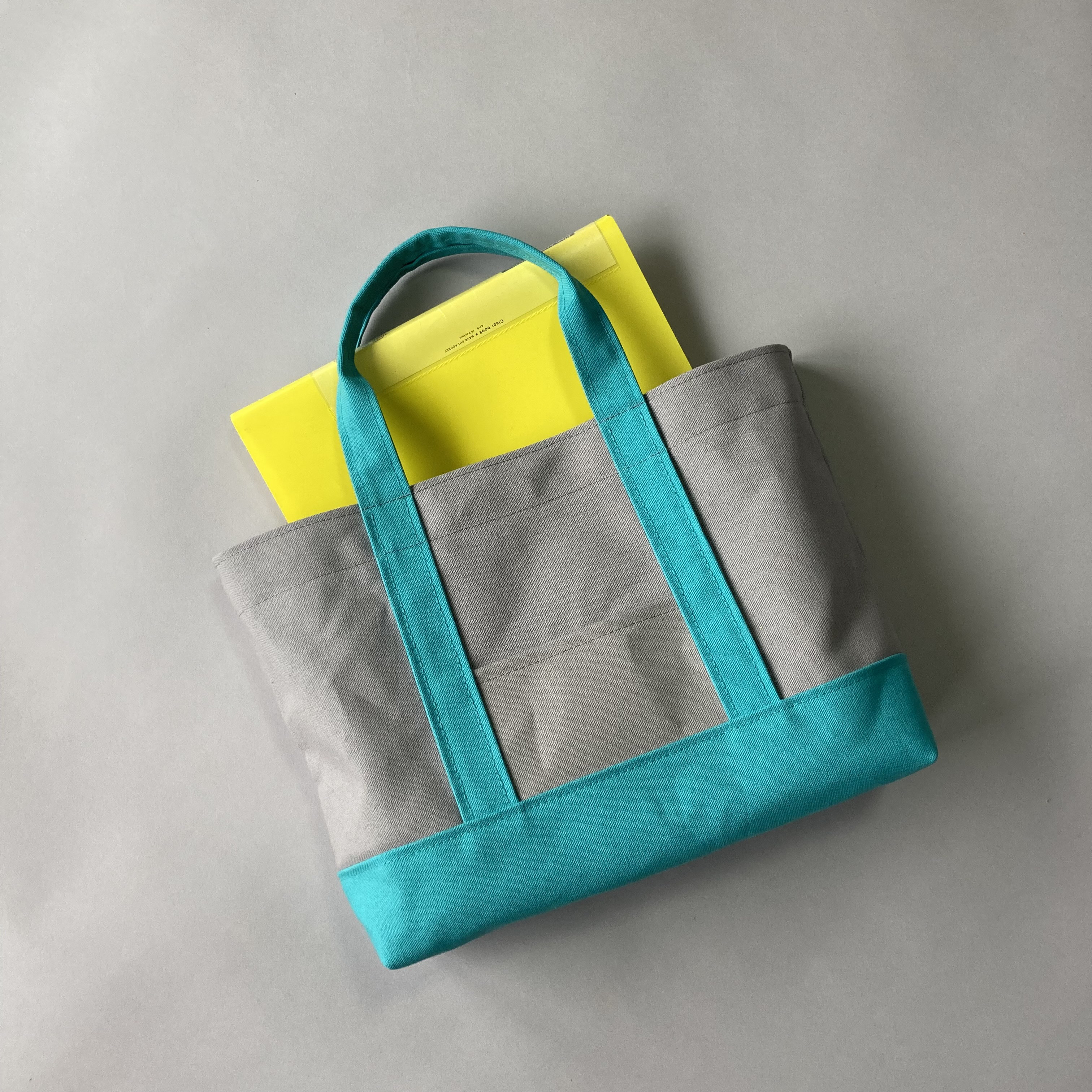 (ML)肩がけできるかるいトートバッグ 「 normal 」  （ パステルグレー×ターコイズブルー ）