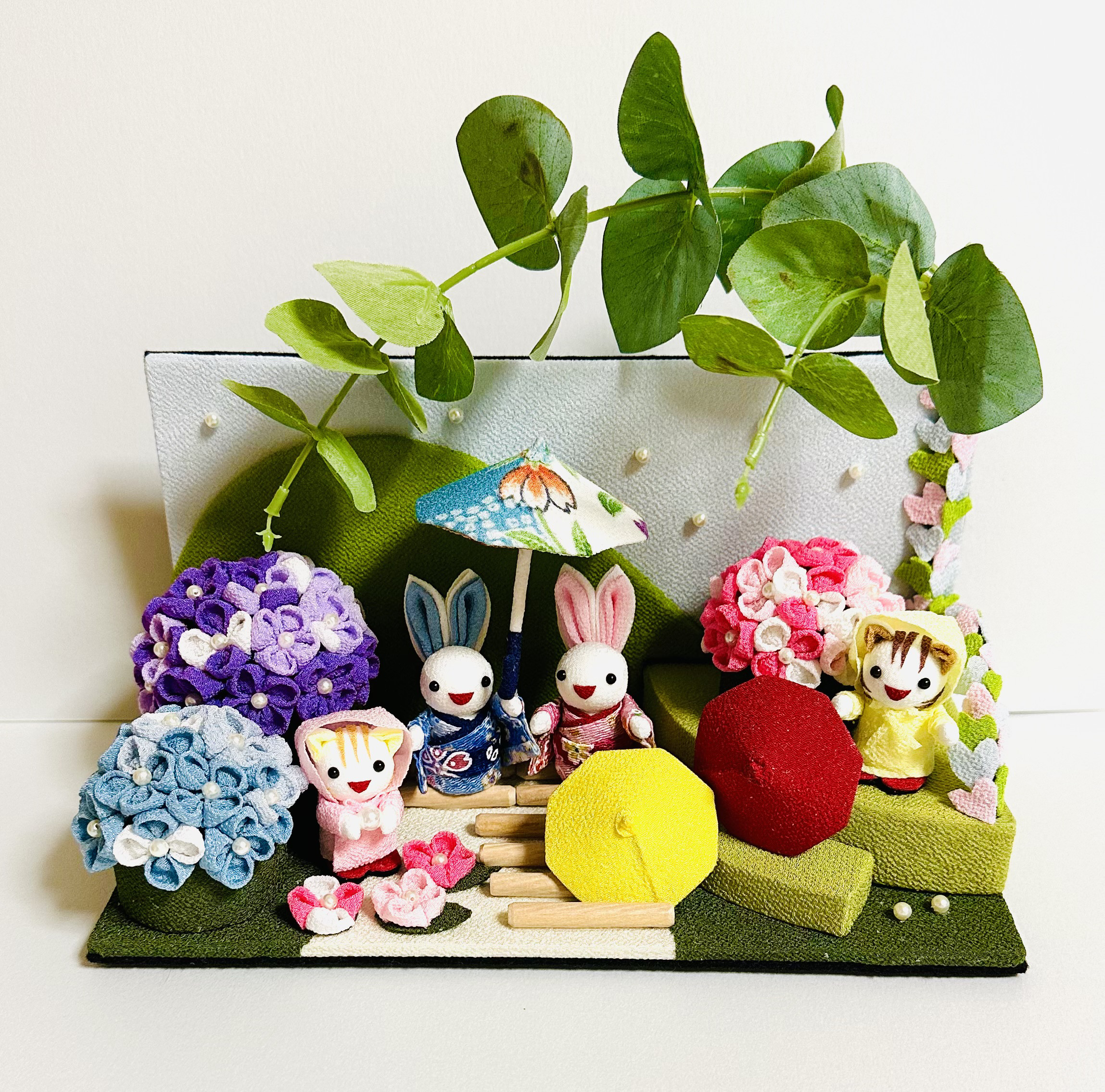 つまみ細工の紫陽花 - 和布・和生地・ちりめん生地・和風布通販