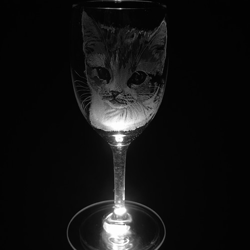 ワイングラスに❣️あなたのワンちゃん・ねこちゃんをそっくりに彫り