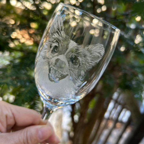 ワイングラスに❣️あなたのワンちゃん・ねこちゃんをそっくりに彫り