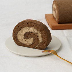 【プレミアム米粉ロールケーキ】焙煎ほうじ茶ロール (グルテンフリー) 3枚目の画像