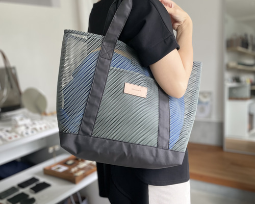大容量 自立するナイロンメッシュのトートバッグ【グレイッシュ
