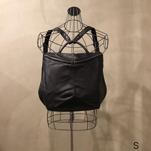 牛革リュックのSサイズ「ブラックのみ」／レスデザイン-Less(レス 