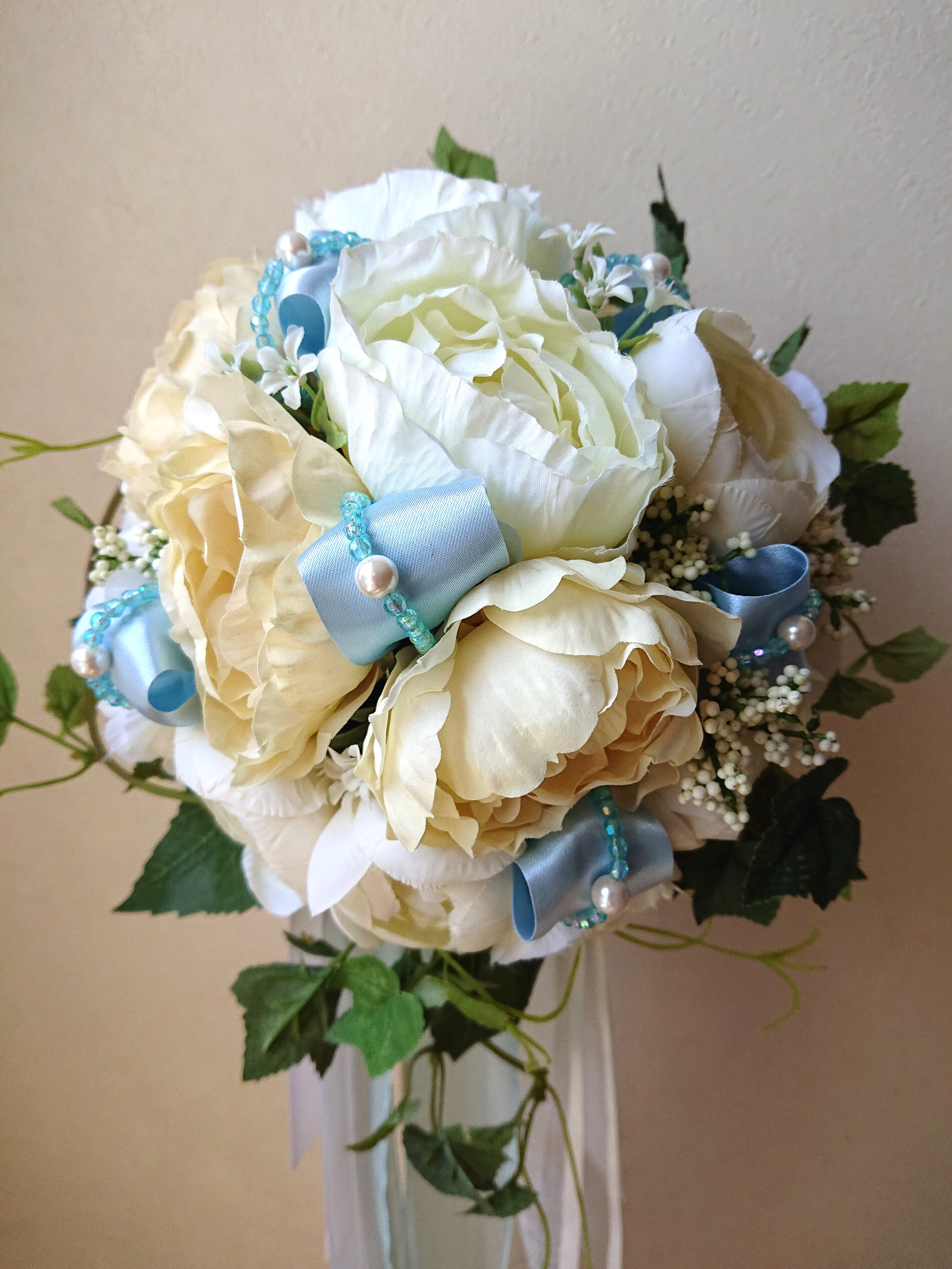 サムシングブルーのラウンドブーケ。高品質な造花使用♪ブートニア付き♪生花みたいに綺麗な造花です♪高品質なのに安い 7,040円