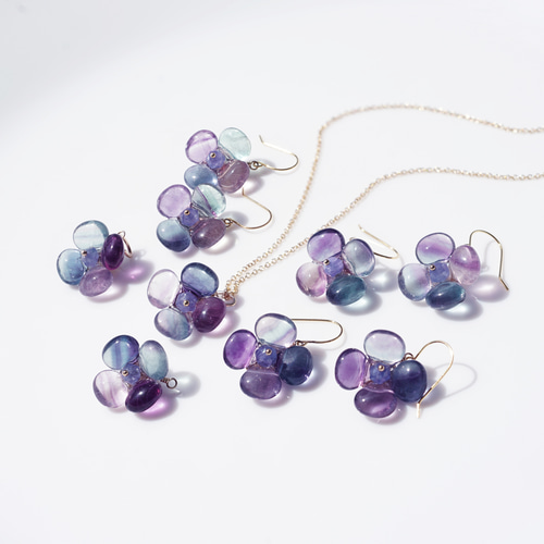 フローライトによる紫陽花ピアス ～Hydrangea ピアス（フック