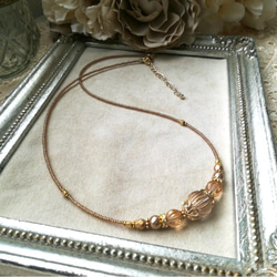 金筋入りアクリルビーズとチェコビーズの少し長めのネックレス 3枚目の画像