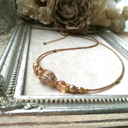 金筋入りアクリルビーズとチェコビーズの少し長めのネックレス 2枚目の画像